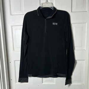 GORE Black Long Sleeve Pullover Quarter Zip Size Medium